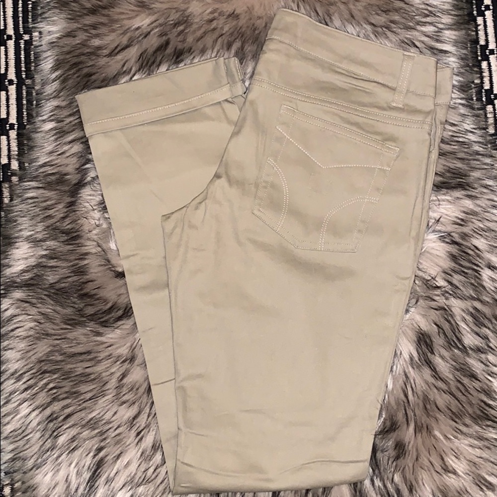 👖 NWOT. WOMENS DISTRESSED DICKIE BRAND JEANS
